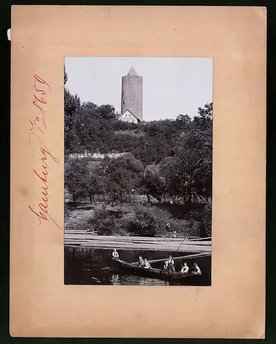 Fotografie Brück & Sohn Meissen, Ansicht Camburg a. Saale, Knaben im Ruderboot mit Blick auf den Turmberg