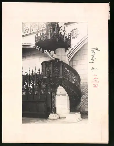 Fotografie Brück & Sohn Meissen, Ansicht Wittenberg / Elbe, Blick auf die Kanzel und Luthers Grab in der Schlosskirche