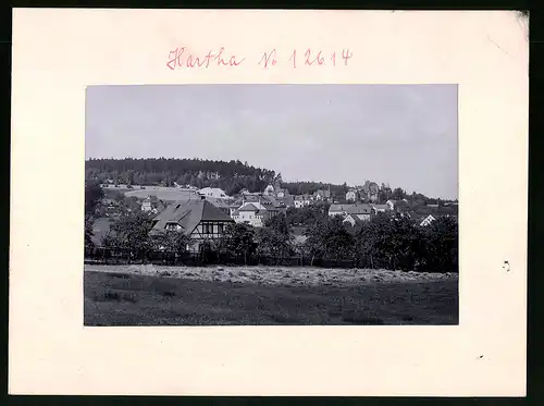 Fotografie Brück & Sohn Meissen, Ansicht Bad Hartha, Blick in den Ort mit Wohnhäusern