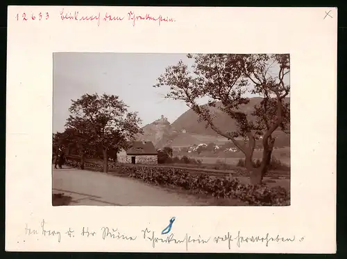 Fotografie Brück & Sohn Meissen, Ansicht Aussig, Blick aus dem Ort nach der Ruine Schreckenstein