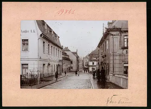 Fotografie Brück & Sohn Meissen, Ansicht Döbeln, Blick in die Johannisstrasse mit Geschäften