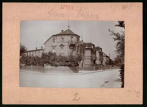 Fotografie Brück & Sohn Meissen, Ansicht Meissen-Kalkberg, Strassenpartie im Ortsteil mit Wohnhäusern