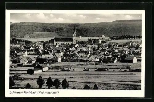 AK Medebach /Hochsauerland, Luftkurort vor bewaldeter Landschaft