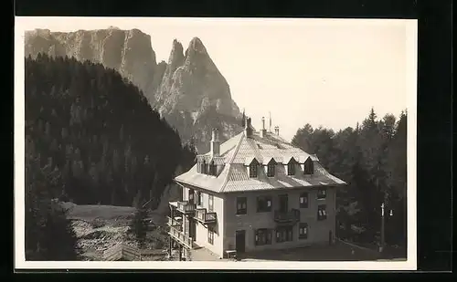 AK Siusi, Casa Frommer mit Bergpanorama