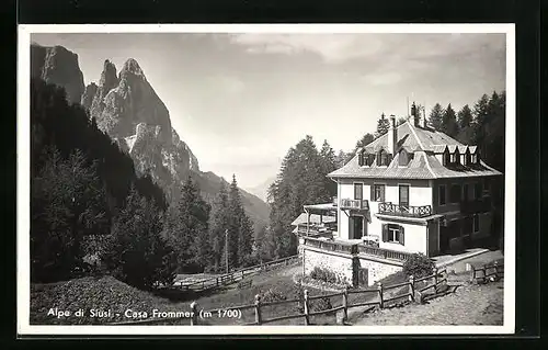 AK Siusi, Casa Frommer mit Bergpanorama