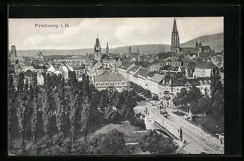 AK Freiburg i. Br., Ortspartie mit Rathaus und Strassenbahn