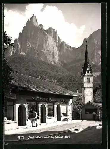 AK Siusi, Ortsansicht mit Kirche und Sciliar