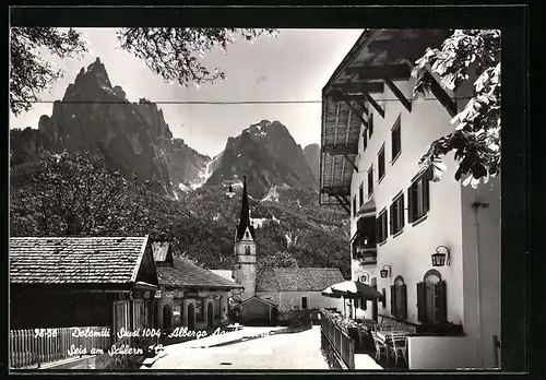 AK Seis am Schlern, Gasthof Schwarzer Adler mit Kirche