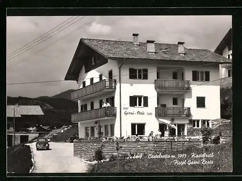 AK Kastelruth, Hotel Garni Doris mit Strassenpartie