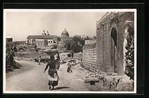 AK Jerusalem, Partie in Canaan, mit Lastenträgerin