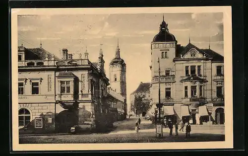 AK Melník, Strassenpartie mit Passanten