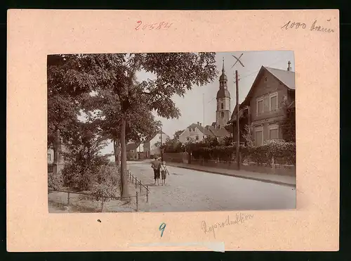 Fotografie Brück & Sohn Meissen, Ansicht Strehla, Blick nach dem Schlossplatz mit Kriegerdenkmal