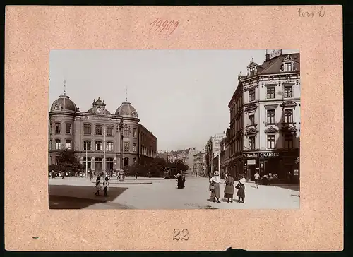 Fotografie Brück & Sohn Meissen, Ansicht Zwickau, Strassenbahn auf Georgenplatz am Geschäft Fr. Maethe, Bürgerschule