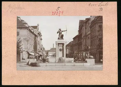 Fotografie Brück & Sohn Meissen, Ansicht Grossenhain i. Sa., Blick auf den Marktbrunnen mit Denkmal Fr. August III.
