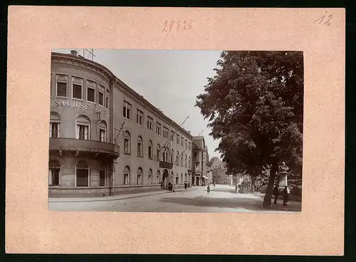 Fotografie Brück & Sohn Meissen, Ansicht Grossenhain, Blick in die Meissner Strasse am Hotel Sachsenhof, Bismarck Denkmal