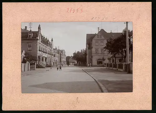 Fotografie Brück & Sohn Meissen, Ansicht Coswig i. Sa., Blick in die Hauptstrasse mit Sparkasse