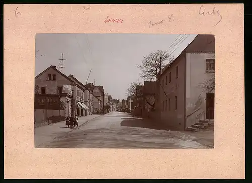 Fotografie Brück & Sohn Meissen, Ansicht Weinböhla, Blick in die Hauptstrasse am Gasthaus Zur Dorfschänke