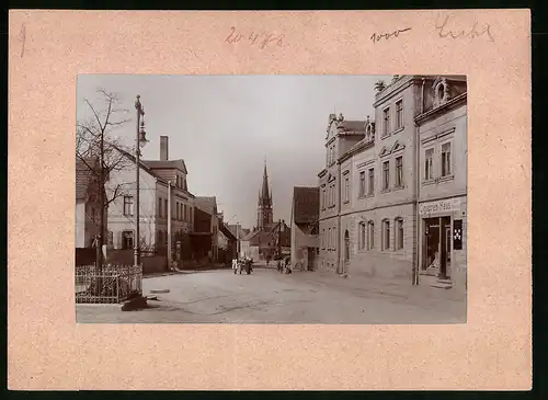 Fotografie Brück & Sohn Meissen, Ansicht Weinböhla, Blick auf den Wettinplatz mit Cigarrenhaus Max Bährisch, Kirche
