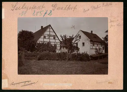 Fotografie Brück & Sohn Meissen, Ansicht Seeligstadt, Blick auf den Gasthof, Fachwerkhaus