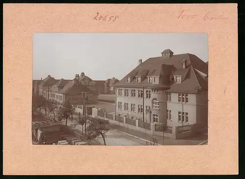 Fotografie Brück & Sohn Meissen, Ansicht Frankenberg, Partie an der Unteroffiziersschule mit Holzlager