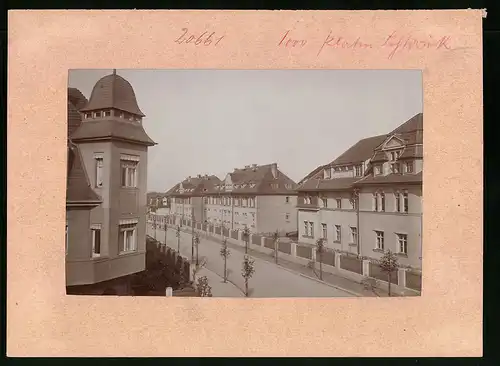 Fotografie Brück & Sohn Meissen, Ansicht Frankenberg i. Sa., Blick in die Friedrich-August-Strasse mit Wohnhäusern