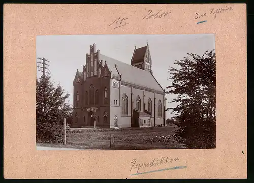 Fotografie Brück & Sohn Meissen, Ansicht Hoyerswerda, Blick auf die Katholische Kirche