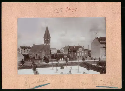 Fotografie Brück & Sohn Meissen, Ansicht Finsterwalde N.L., Blick auf die Katholische Kirche mit Pfarre