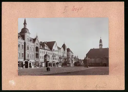 Fotografie Brück & Sohn Meissen, Ansicht Finsterwalde N.L., Markt mit Krappes Hotel, Geschäfte Alb. Staberow, Landesbank