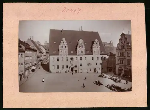 Fotografie Brück & Sohn Meissen, Ansicht Meissen i. Sa., Blick auf dem Markt mit dem Rathaus, Schuhmacher Erich Lucas