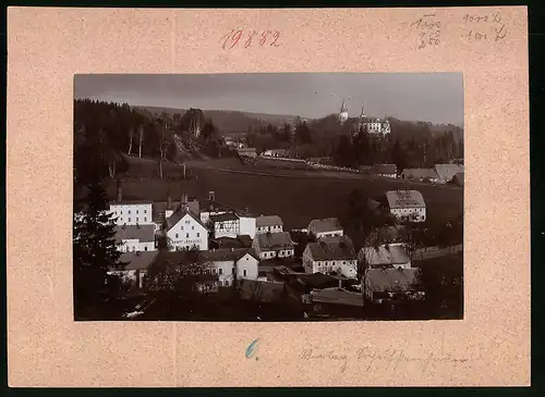 Fotografie Brück & Sohn Meissen, Ansicht Neuhausen i. Sa., Teilansicht des Ortes mit der Dampf-Brauerei