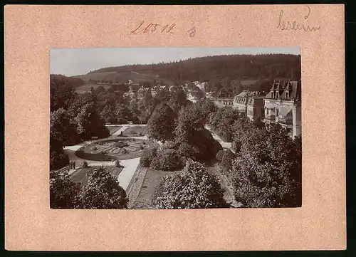 Fotografie Brück & Sohn Meissen, Ansicht Bad Elster, Blick über den Rosengarten am Hotel Parzival