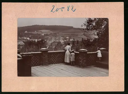 Fotografie Brück & Sohn Meissen, Ansicht Bad Elster, Partie an der Betty-Bank mit Blick auf die Stadt