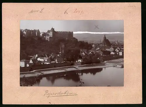 Fotografie Brück & Sohn Meissen, Ansicht Pirna / Elbe, Stadtansicht mit dem Schloss Sonnenstein