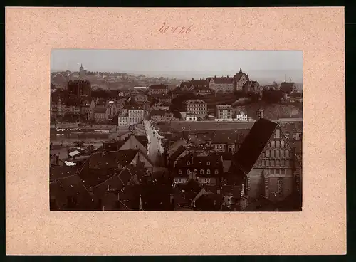 Fotografie Brück & Sohn Meissen, Ansicht Meissen i. Sa., Blick über die Altstadt mit Brücke und Strassenbahgleisen