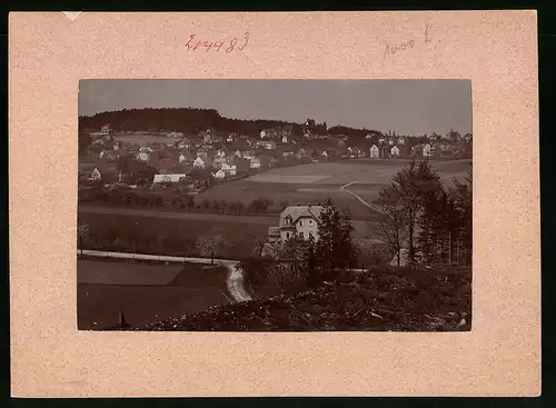 Fotografie Brück & Sohn Meissen, Ansicht Bad Hartha, Blick auf den Ort mit Wohnhäusern