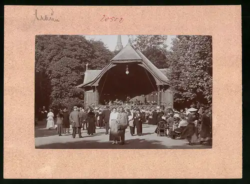 Fotografie Brück & Sohn Meissen, Ansicht Bad Elster, Konzert am Badeplatz mit Kurgästen