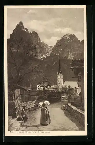 AK Seis am Schlern, Weg zur Kirche mit Frau, Dolomiten