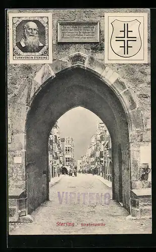 AK Sterzing, Strassenpartie mit Tor, Portrait von Turnvater Jahn