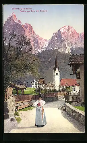 AK Seis am Schlern, Weg zur Kirche mit Frau, Dolomiten