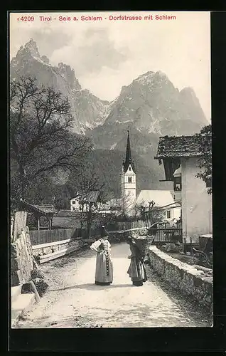 AK Seis a. Schlern, Dorfstrasse mit Schlern und zwei Frauen