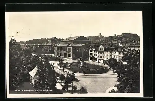 AK Gotha, Arnoldiplatz mit Landestheater und Strassenbahn