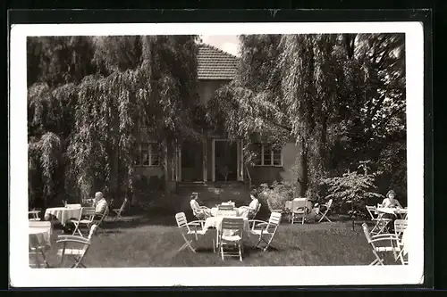 AK Berlin-Wannsee, Cafe Villa Carolina am Schuchardtweg - Gartenansicht