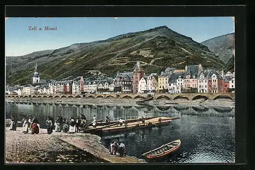 AK Zell a. Mosel, Ortsansicht mit Bootspartie