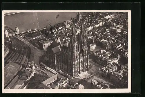 AK Köln a. Rh., Blick auf Dom, Hohenzollernbrücke und Hängebrücke, Fliegeraufnahme