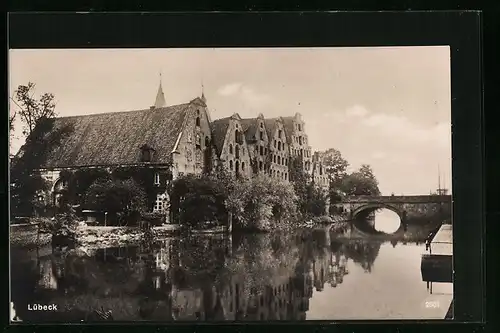 AK Lübeck, Uferpartie mit Brücke