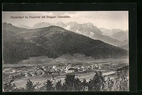 AK Niederdorf im Pustertal, Ortsansicht mit Pragser Dolomiten