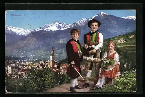 AK Meran, Totalansicht mit Kindern in tiroler Trachten