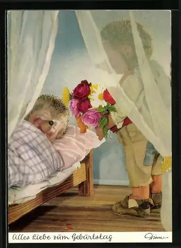 AK Mecki mit Blumenstrauss am Bett des Geburtstagskindes, Alles Liebe zum Geburtstag