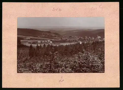 Fotografie Brück & Sohn Meissen, Ansicht Bad Elster, Blick auf den Ort vom Wald aus gesehen