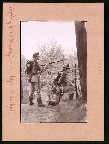 Fotografie Brück & Sohn Meissen, Ansicht unbekannter Ort, Soldaten des Königlich Sächsisches Schützen-Regiment Nr. 108